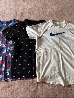 Nike Kids Short Sleeve Tee Trio in White, Black, Blue/Red